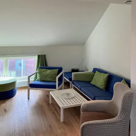 3 Bedroom Amazing In Lägenhet